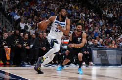 九游娱乐- 穆雷在G2比赛中反败为胜，比赛规则变更引发热议！赛场气氛高涨